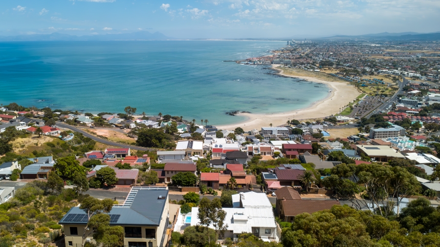 7 Bedroom Property for Sale in Mountainside Western Cape